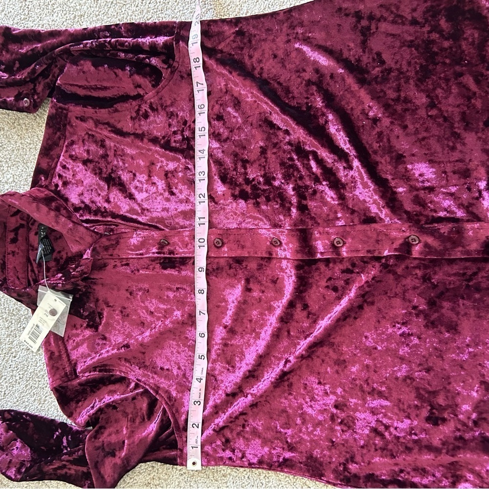 Investments petites crushed velvet button front top NWT MP - Picture 5 of 6